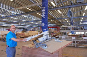 ung-dung-bom-hut-chan-khong-2